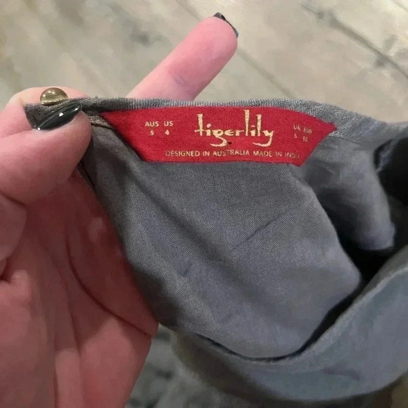 Gorgeous Revolve tigerlily boho embroidered gray dress - Picture 2 of 2